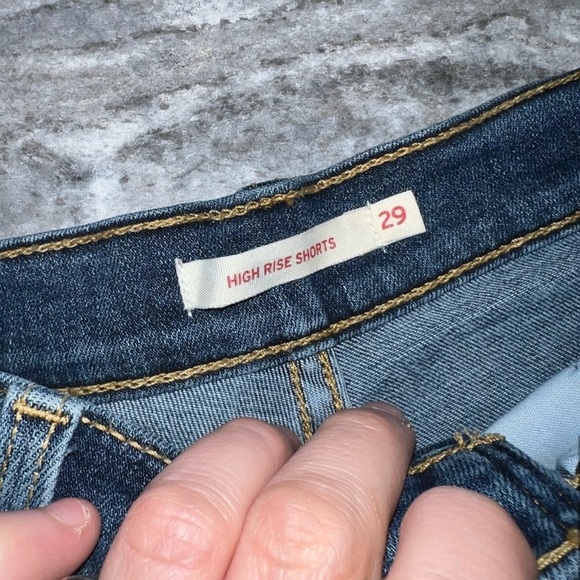 Levi High rise shorts medium wash distressed size 29 - Picture 7 of 9